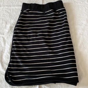 Black/white skort